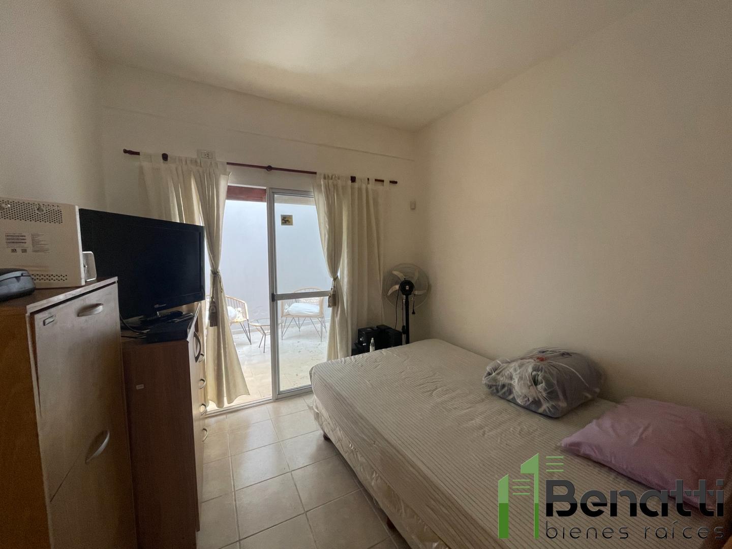 Departamento 2 ambientes en PLANTA BAJA con patio.