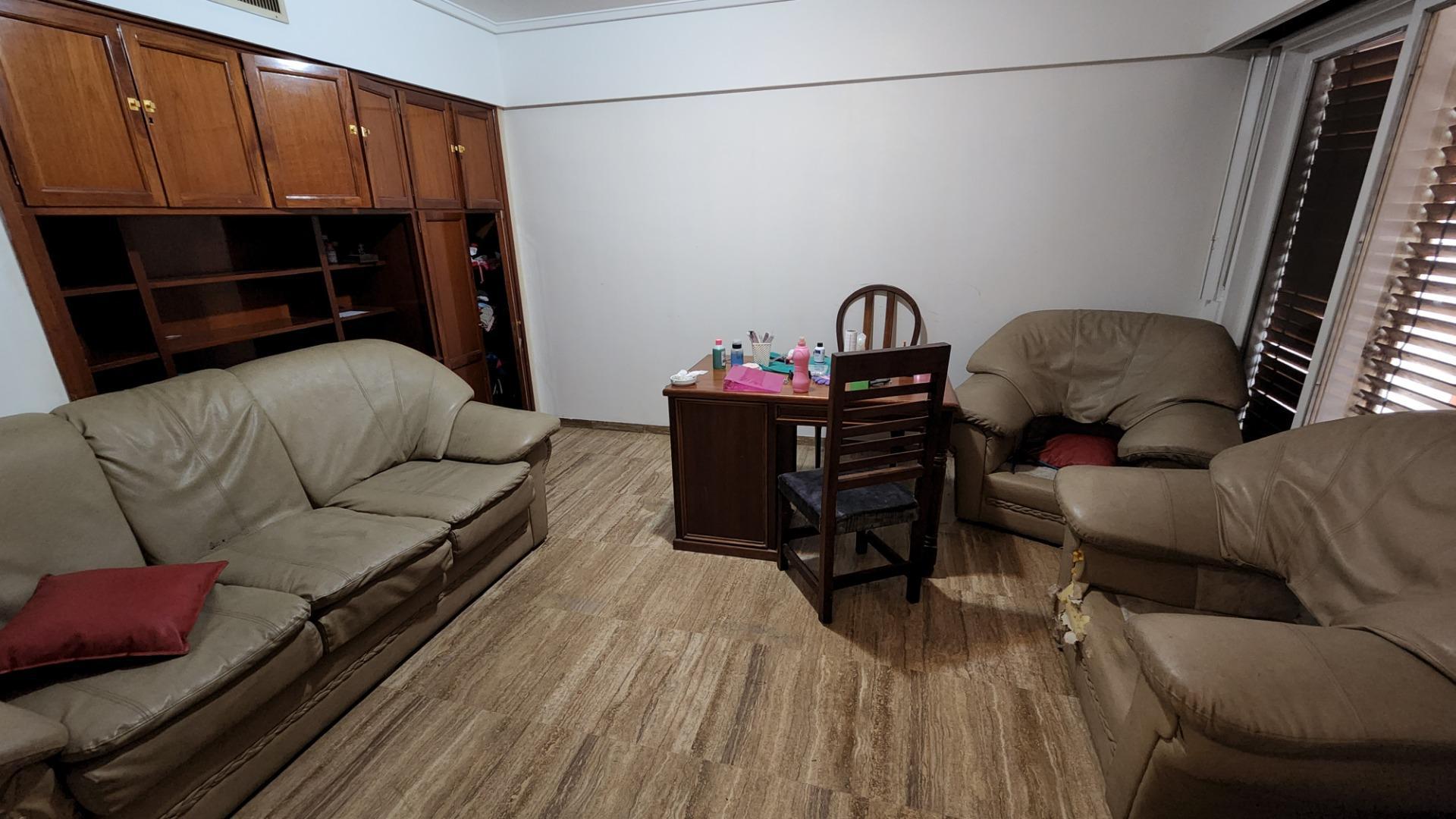 Casa en Venta con 4 cocheras