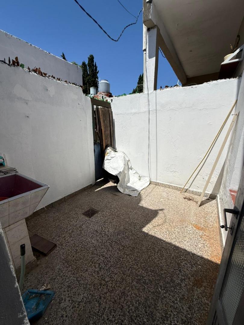 Depto Tipo Casa en Alquiler en Banfield, $ 650.000