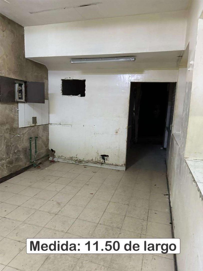 Local en Alquiler en Flores, $ 2.000.000