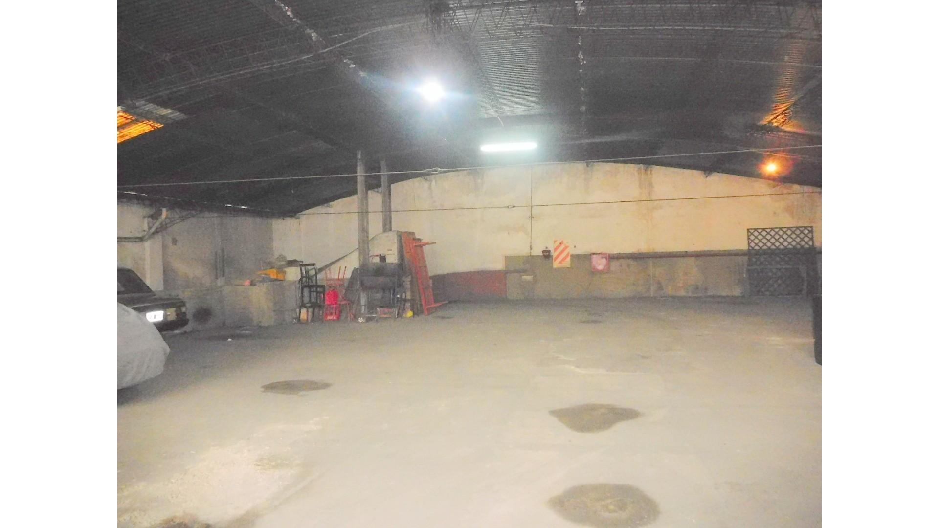 COCHERA FIJA Y CUBIERTA UBICADA EN 1º PISO