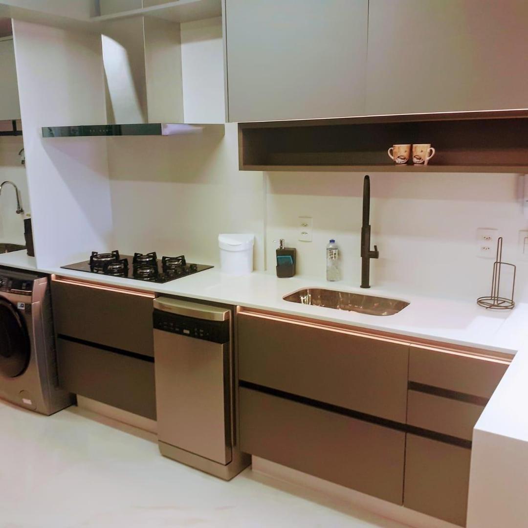 Ingleses Norte, Brasil  Hermoso piso frente al mar, situado