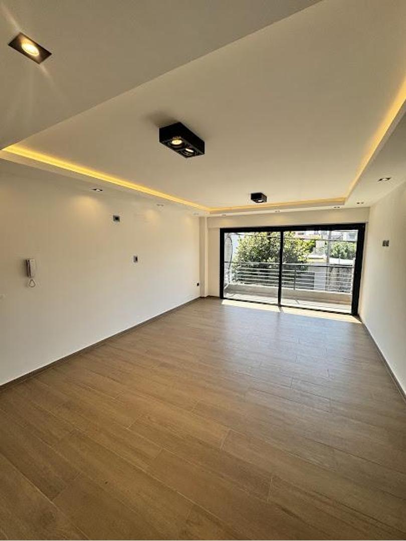 DEPARTAMENTO SEMIPISO DE 3 AMB. CON COCHERA DE CALIDAD UNICA