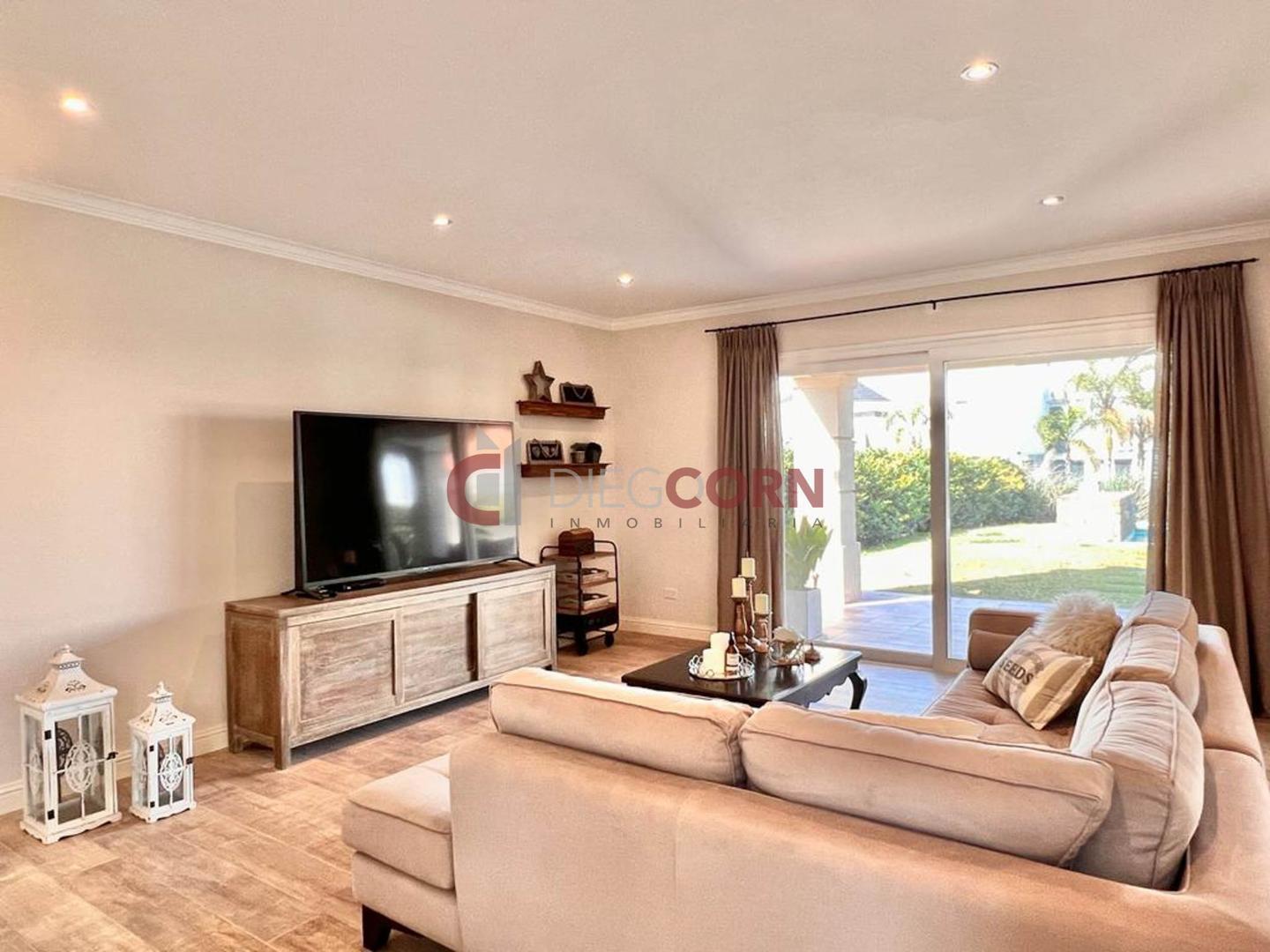 Casa 6 ambientes con 4 baños