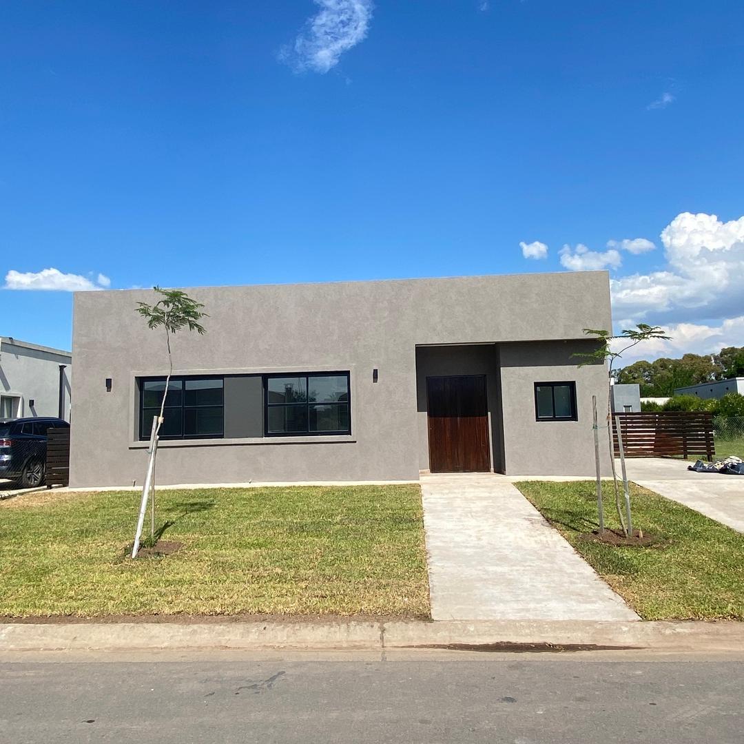 Casa en Venta en Pilar del Este - San Ramon, USD 198.000