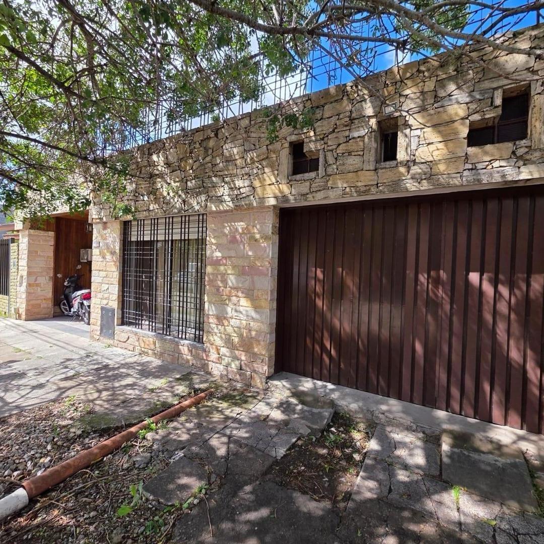 Casa 3 ambientes - Ituzaingó