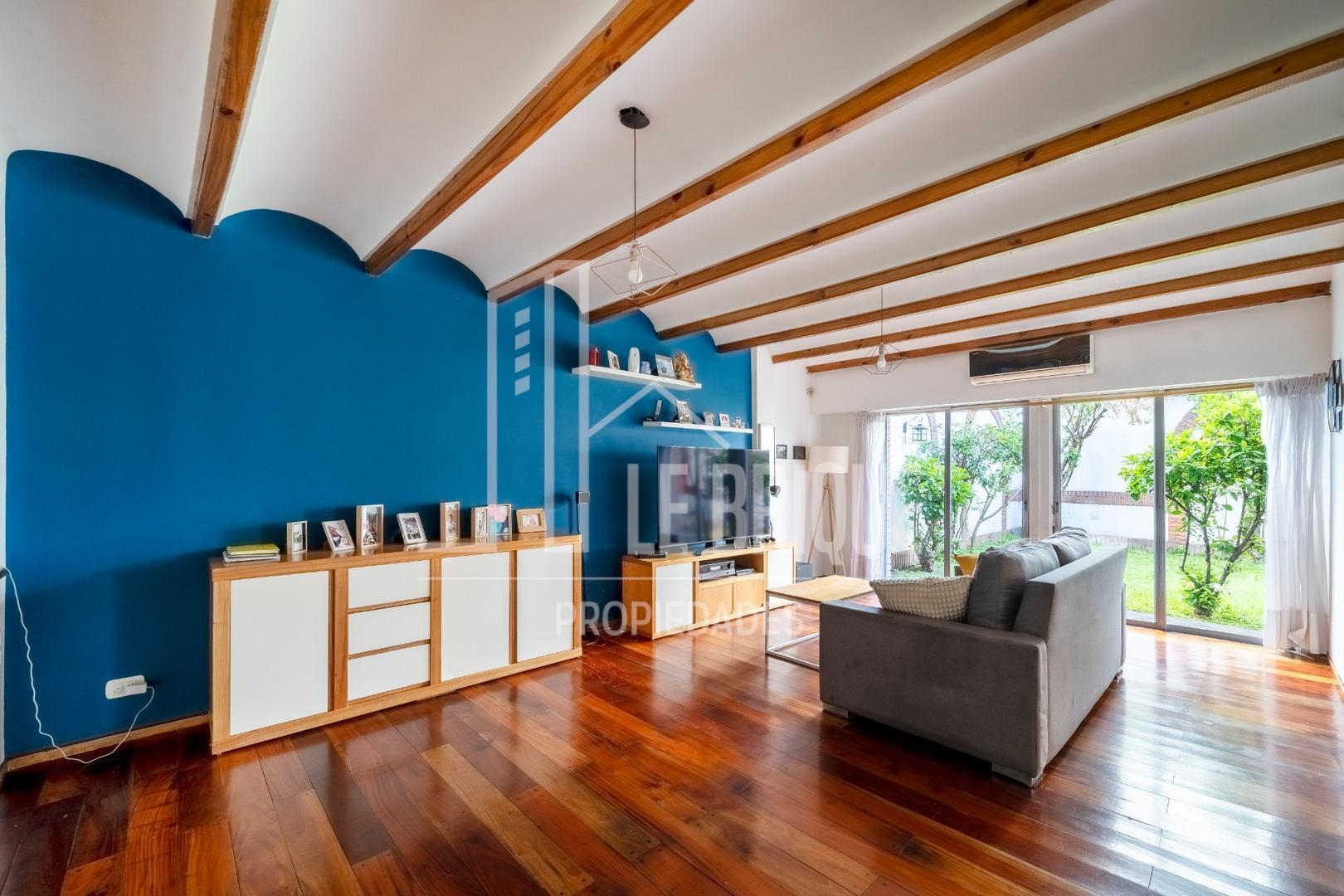 Casa en Venta con 2 cocheras