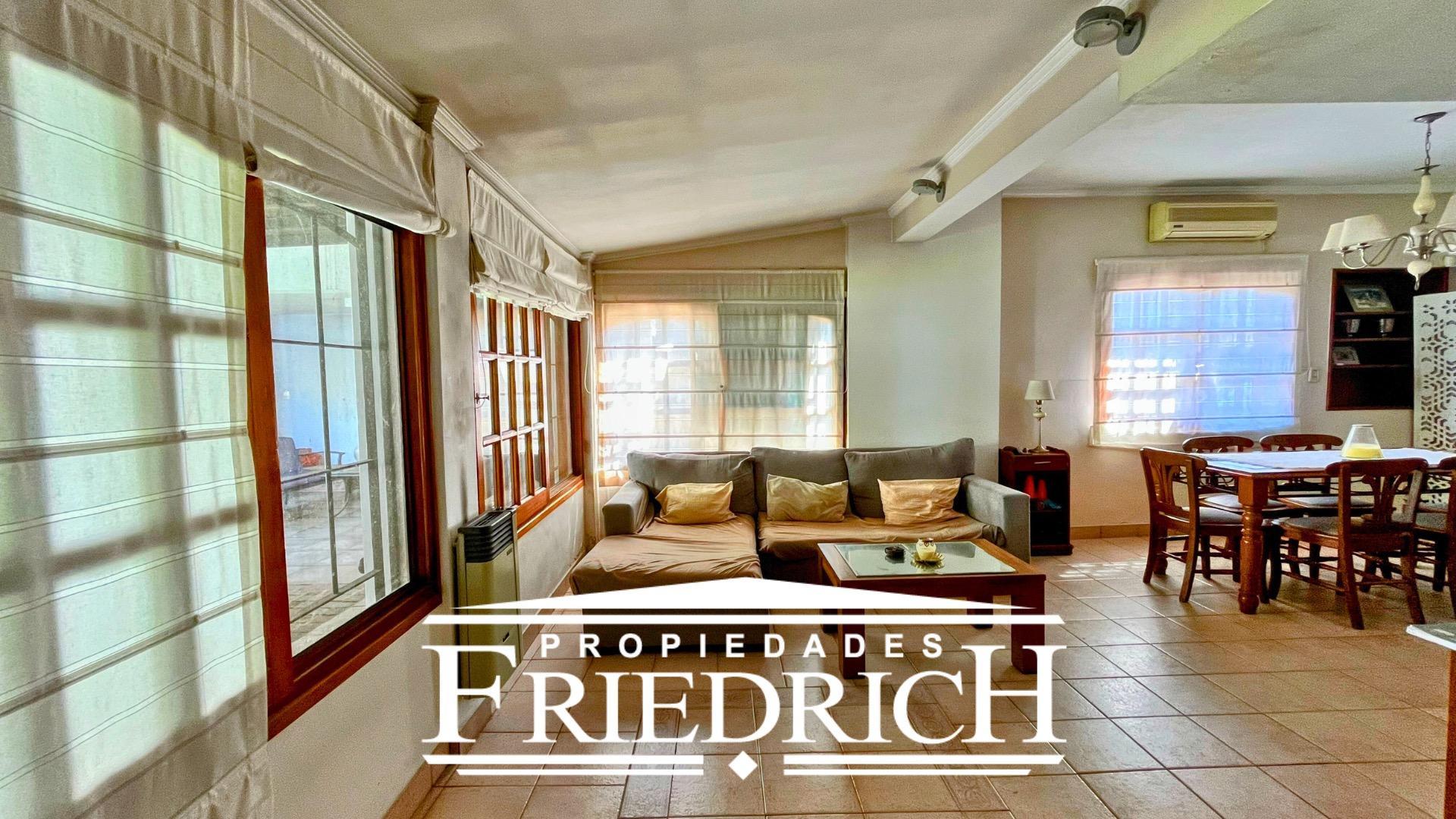 Casa 3 ambientes con 2 baños