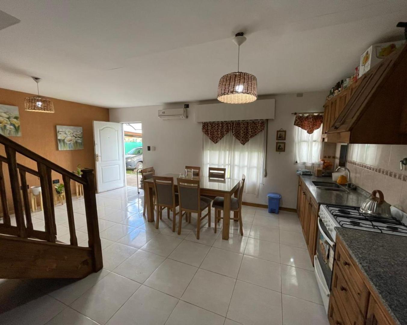 Casa 4 ambientes con 2 baños