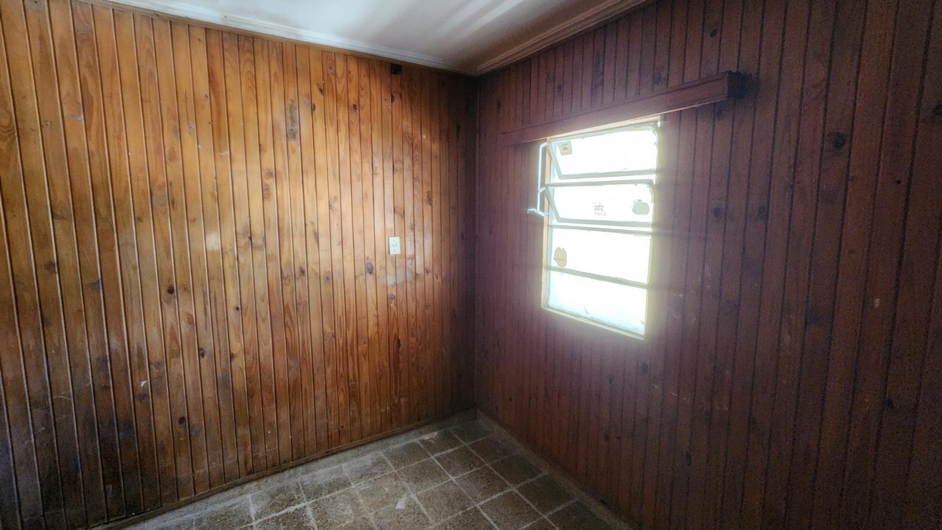 CASA A REFACCIONAR DE GRAN TERRENO EN BARRIO MARIA SELVA