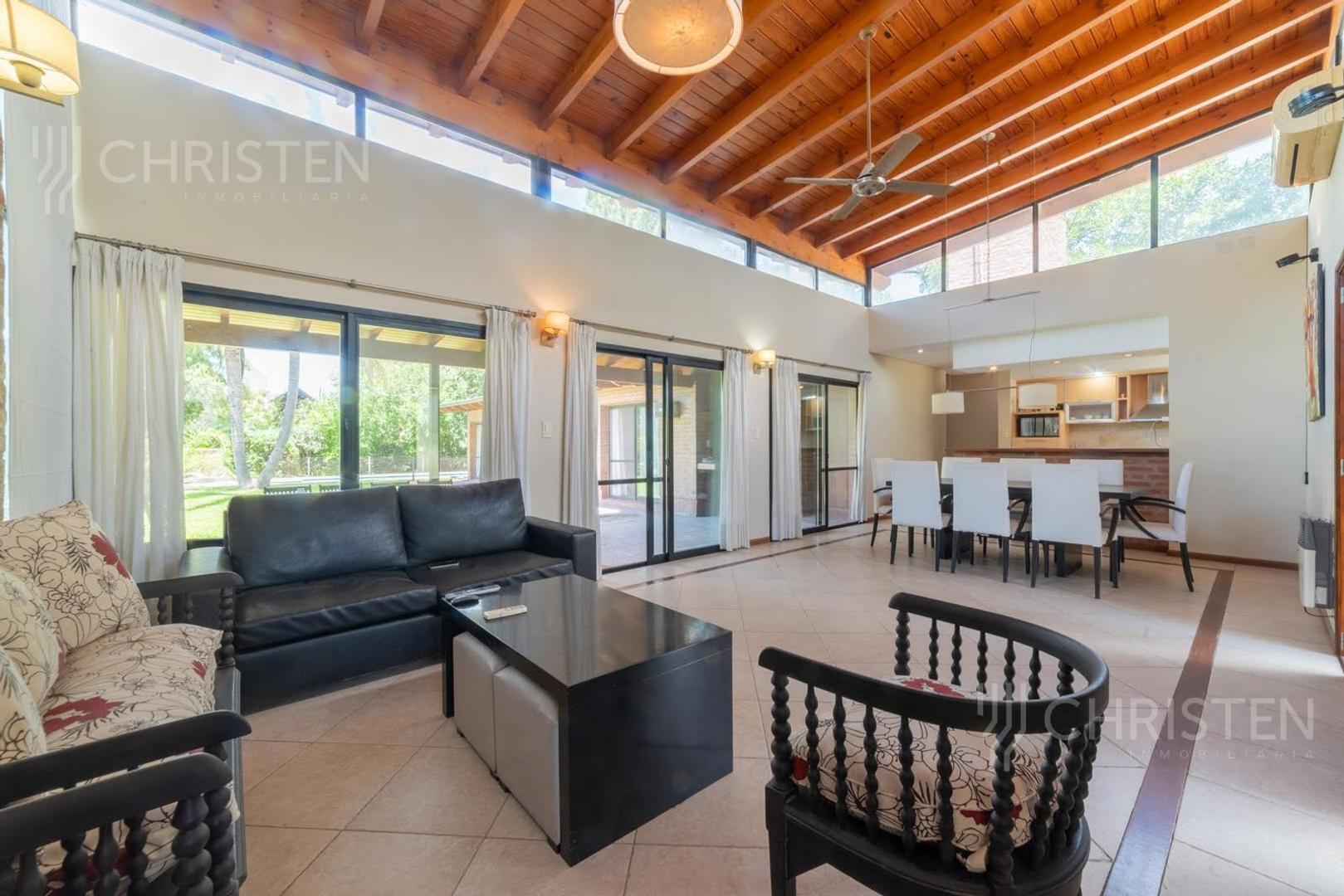 Casa 6 ambientes con 2 baños