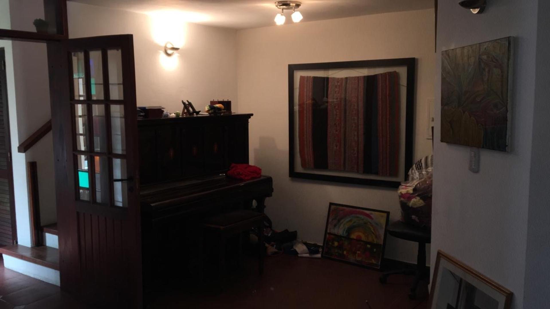 Casa 3 ambientes con 2 baños