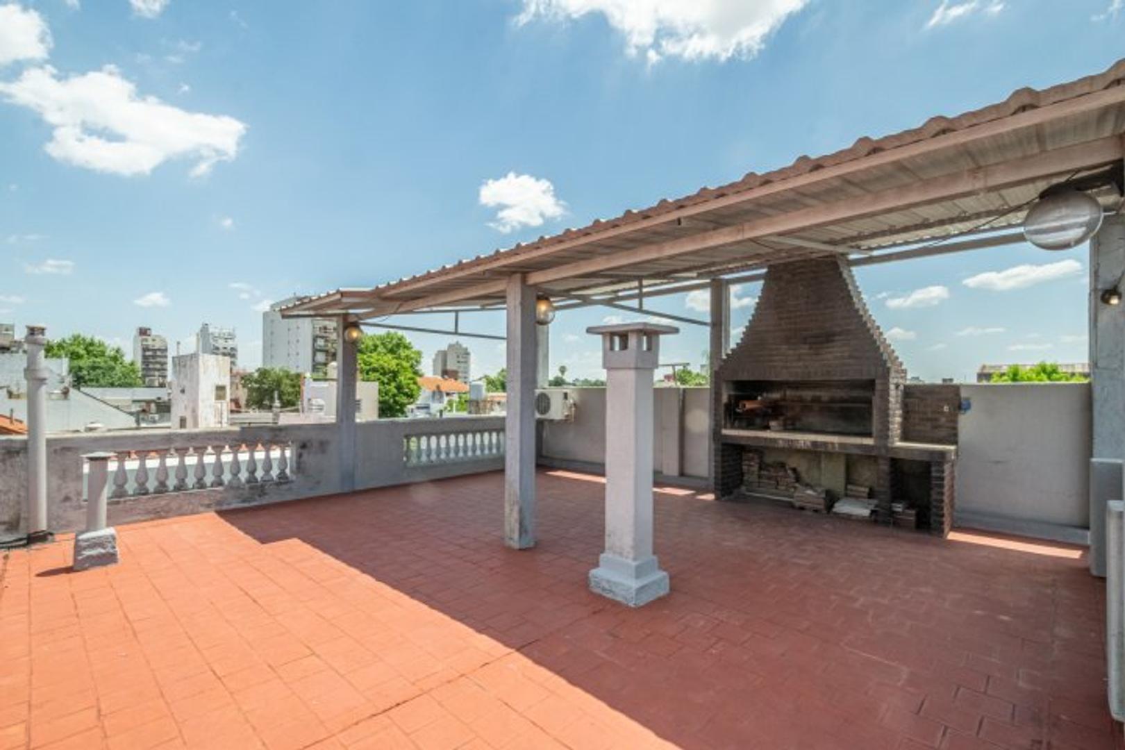 PH. 3 ambientes. Terraza con parrilla. Patio. 1° piso por escalera