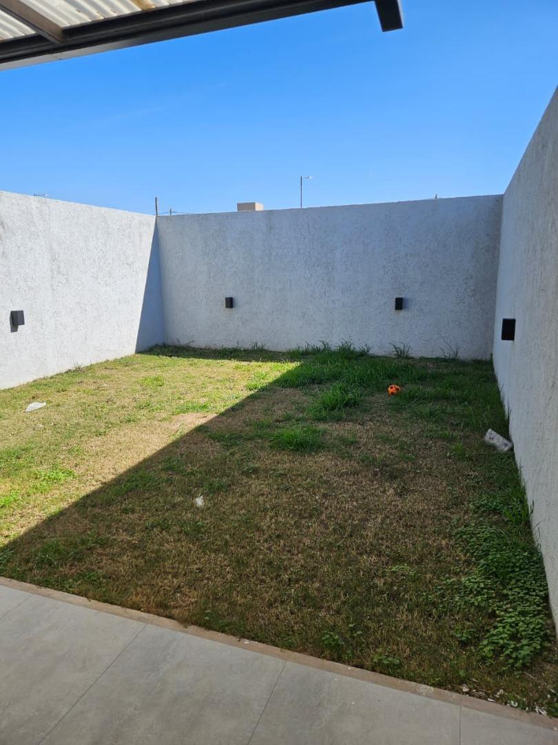 Depto Tipo Casa en Alquiler de 3 dormitorios