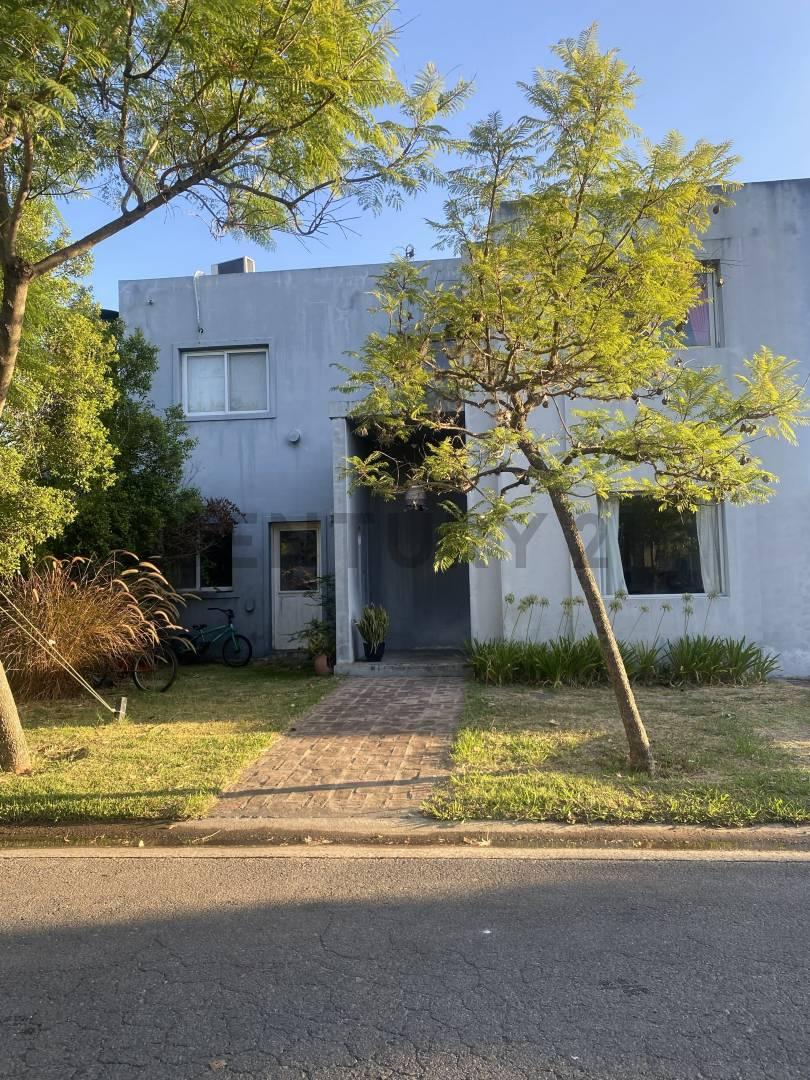 Casa 7 ambientes con 2 baños