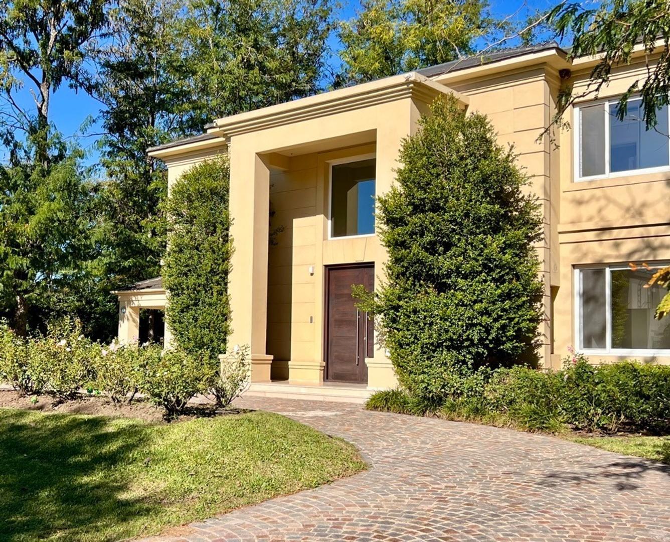 Oportunidad casa de categoría en venta Estancias del Pilar