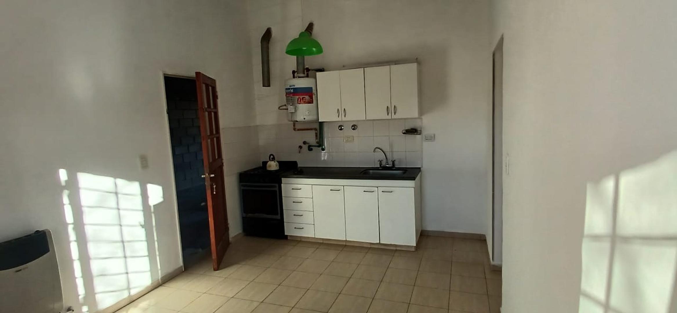 Casa 3 ambientes con 1 baño