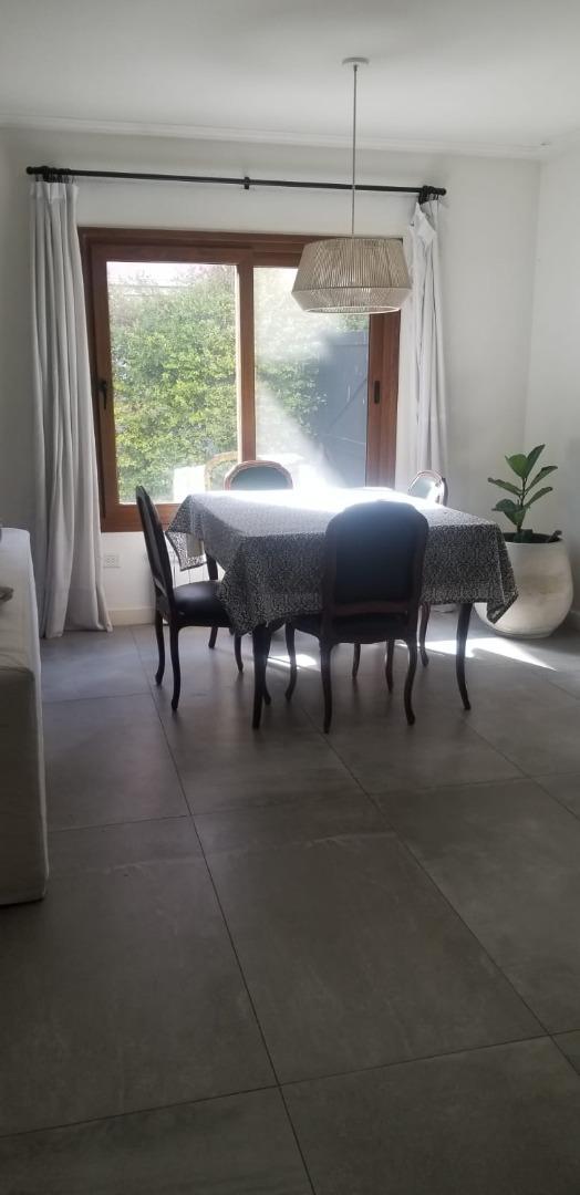 Casa 3 ambientes con 2 baños