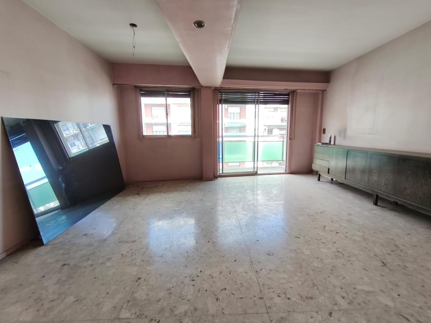 SEMIPISO 3 AMBIENTES AL FRENTE CON BALCON CORRIDO