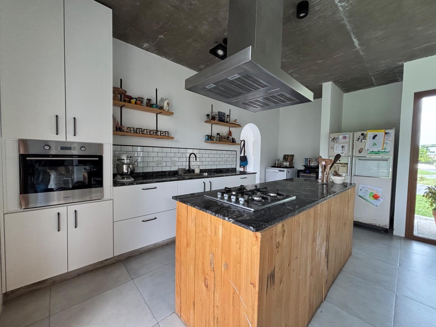 Casa 5 ambientes con 3 baños