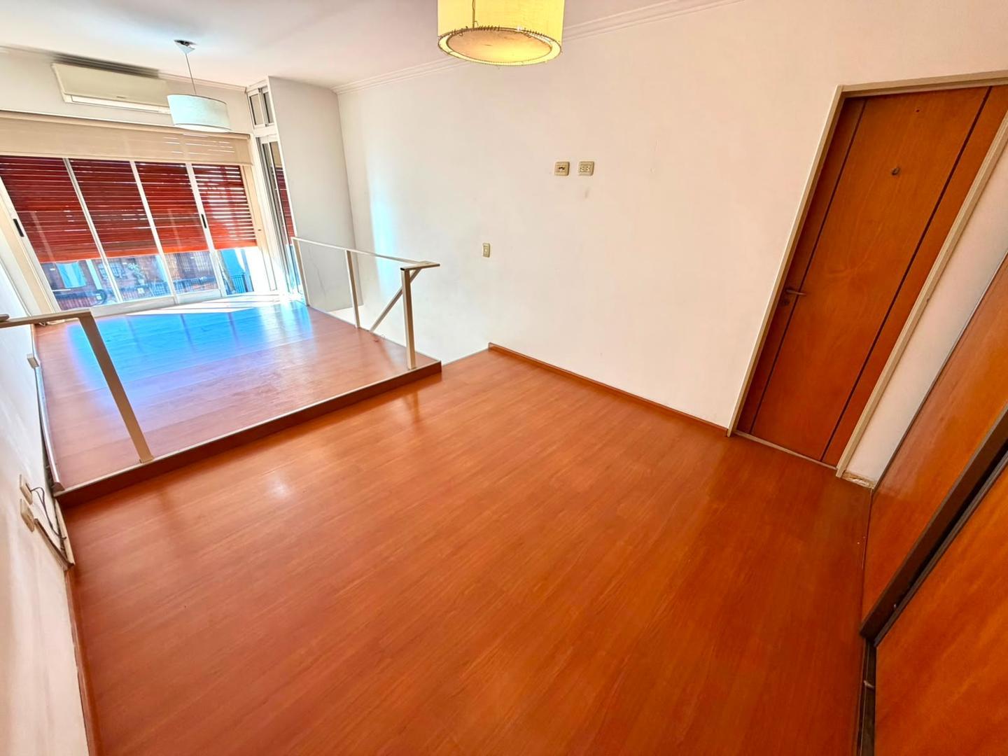 Departamento 2 ambientes tipo dúplex en excelente ubicación.