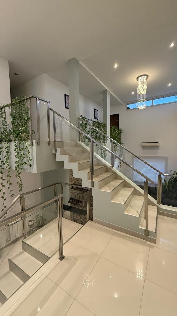 CASA 4 DORMS Y PLAYROOM EN TERRAVISTA