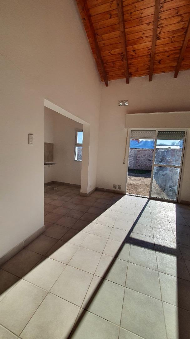 Casa en Alquiler con 1 cochera