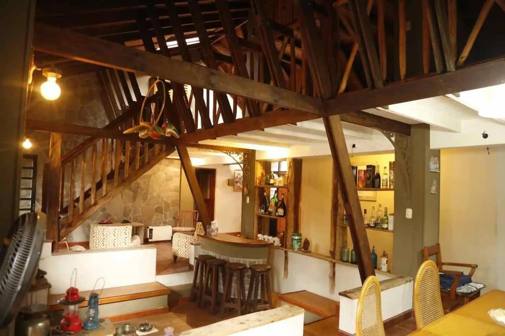 Casa 4 ambientes con 2 baños