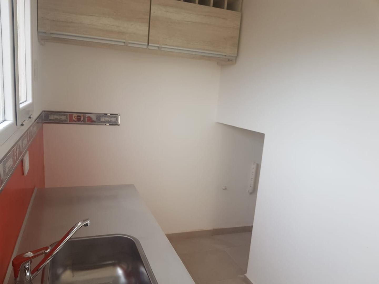 Depto Tipo Casa en Venta en General Fernandez Oro, USD 98.000