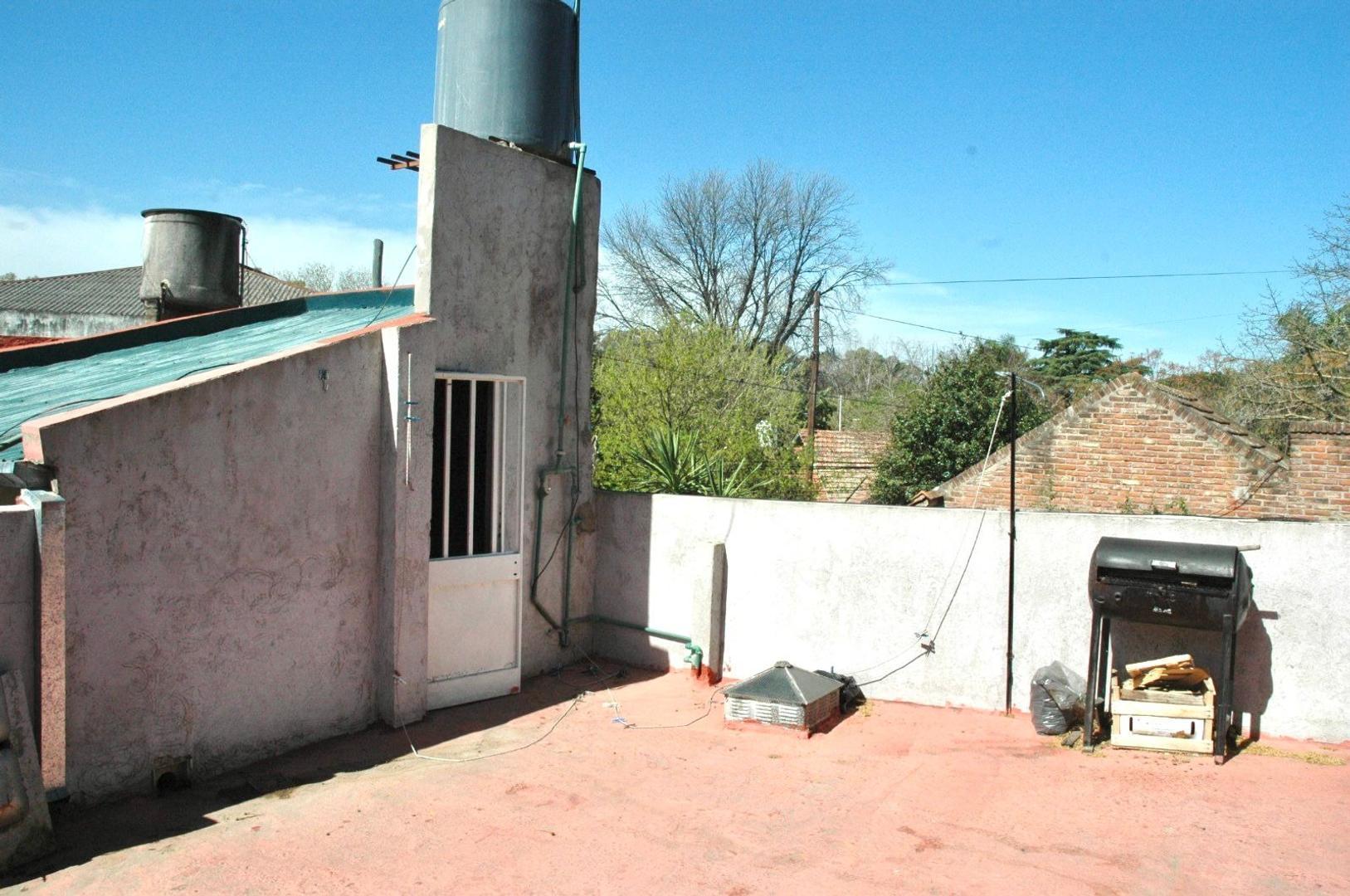 Casa 5 ambientes con 2 baños