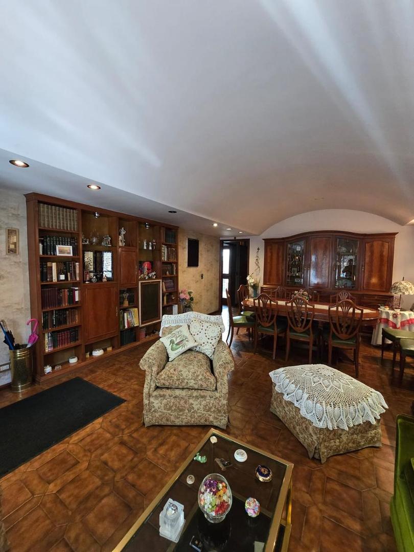 Casa 5 ambientes con 3 baños