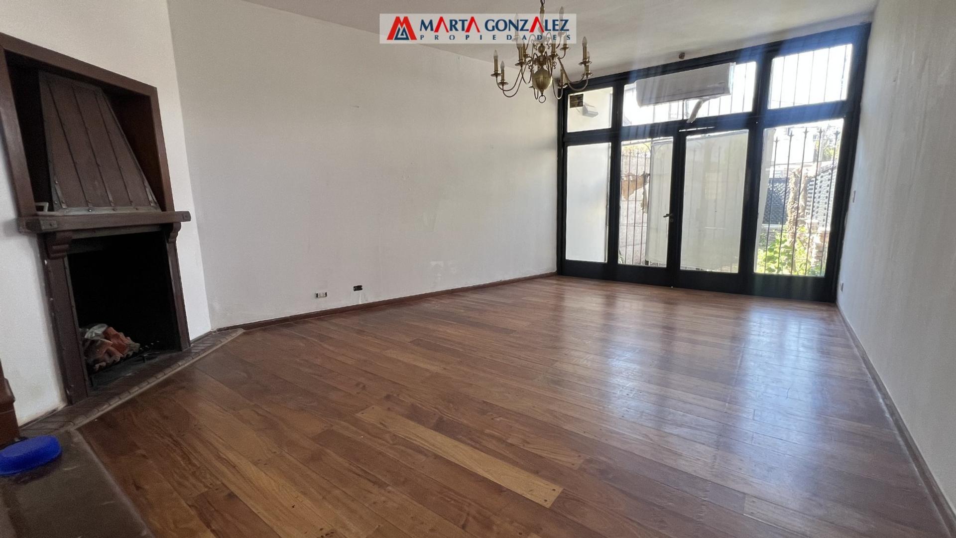 Casa 4 ambientes con 2 baños