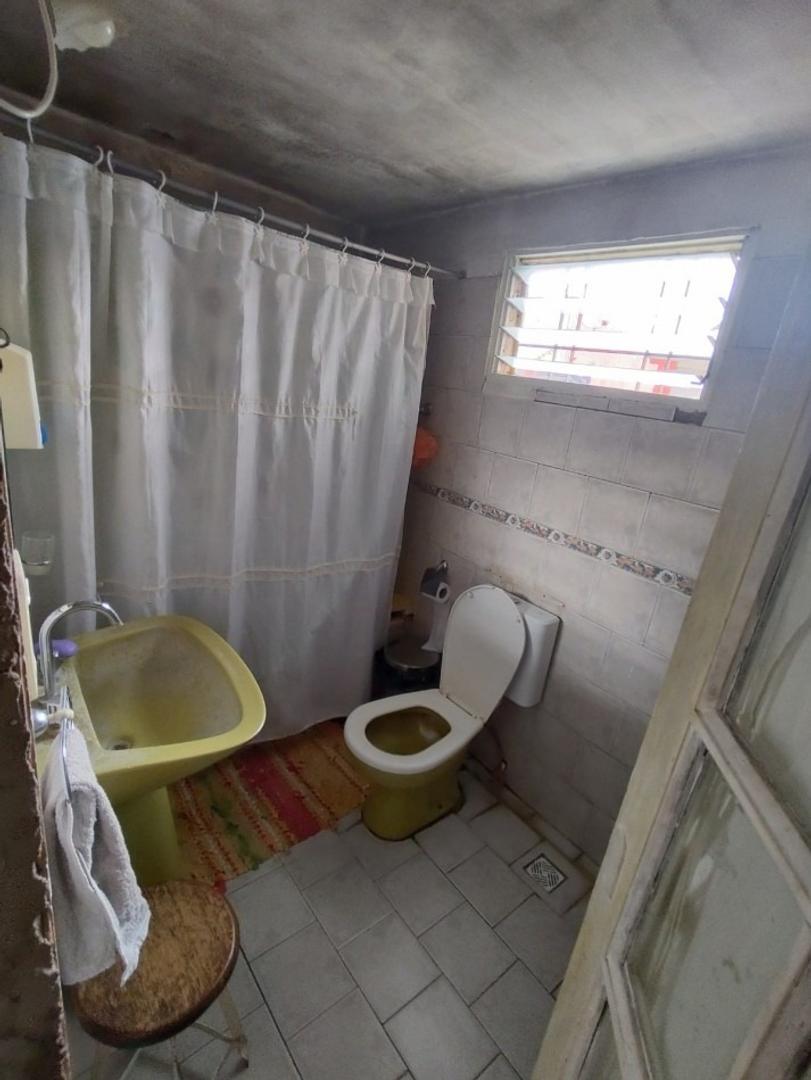 CASA 4 AMBIENTES MAS LOCAL A LA VENTA