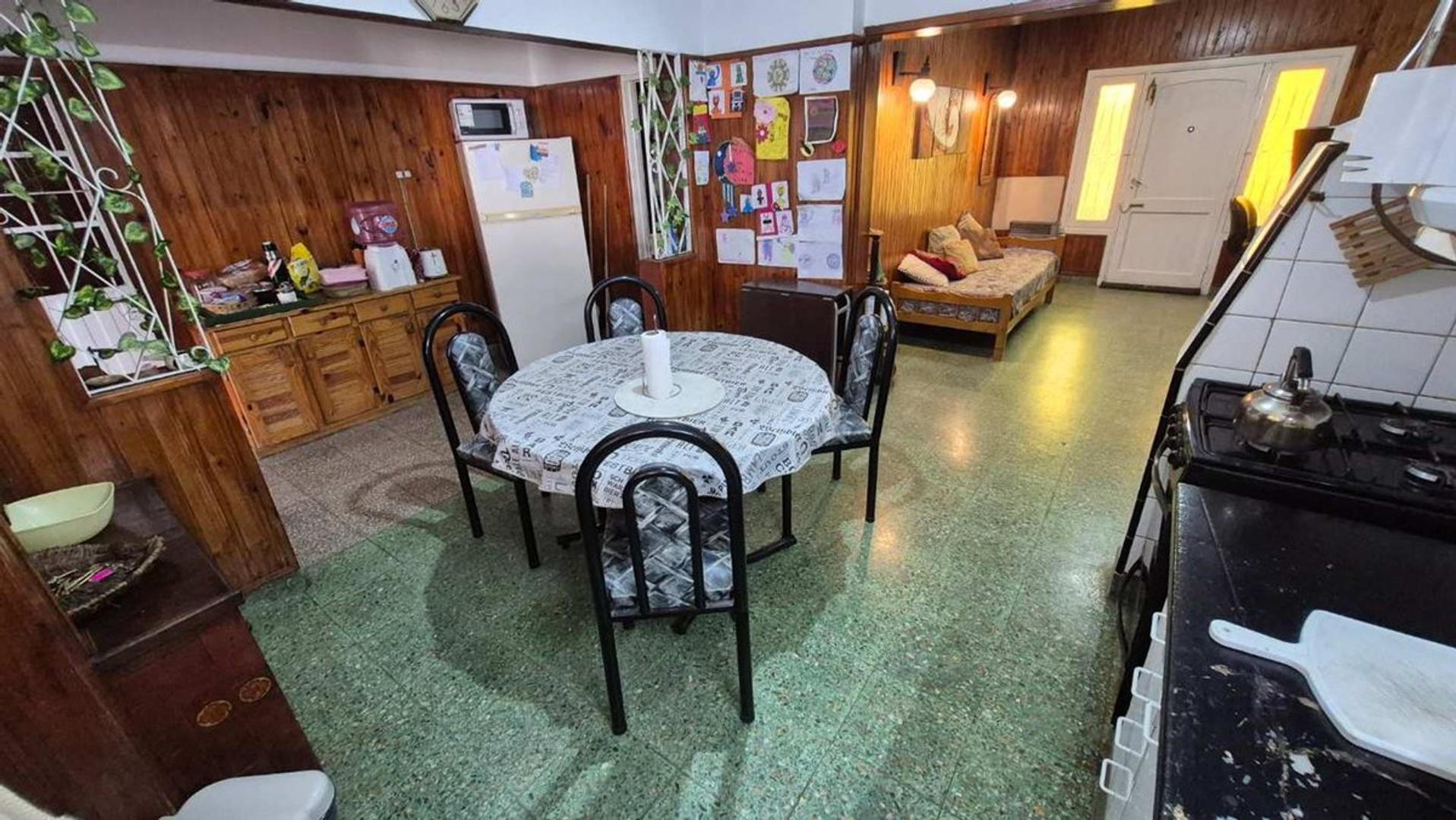 Casa 3 ambientes con 2 baños