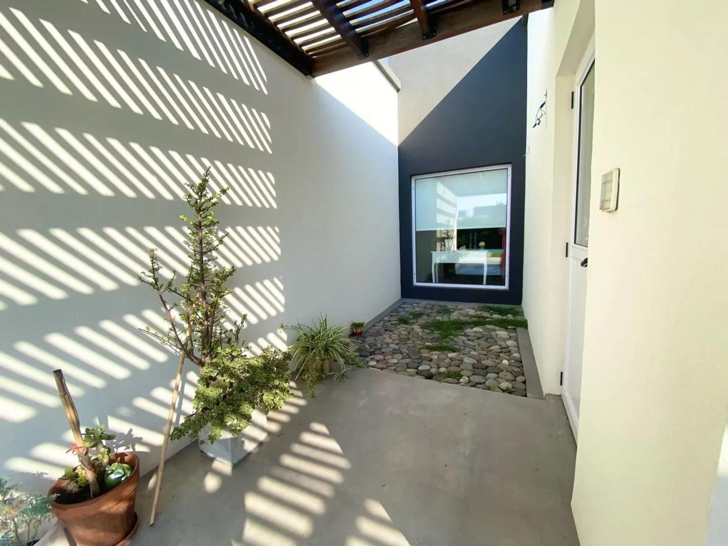 Casa en Venta en Pilar del Este - Santa Elena, USD 180.000