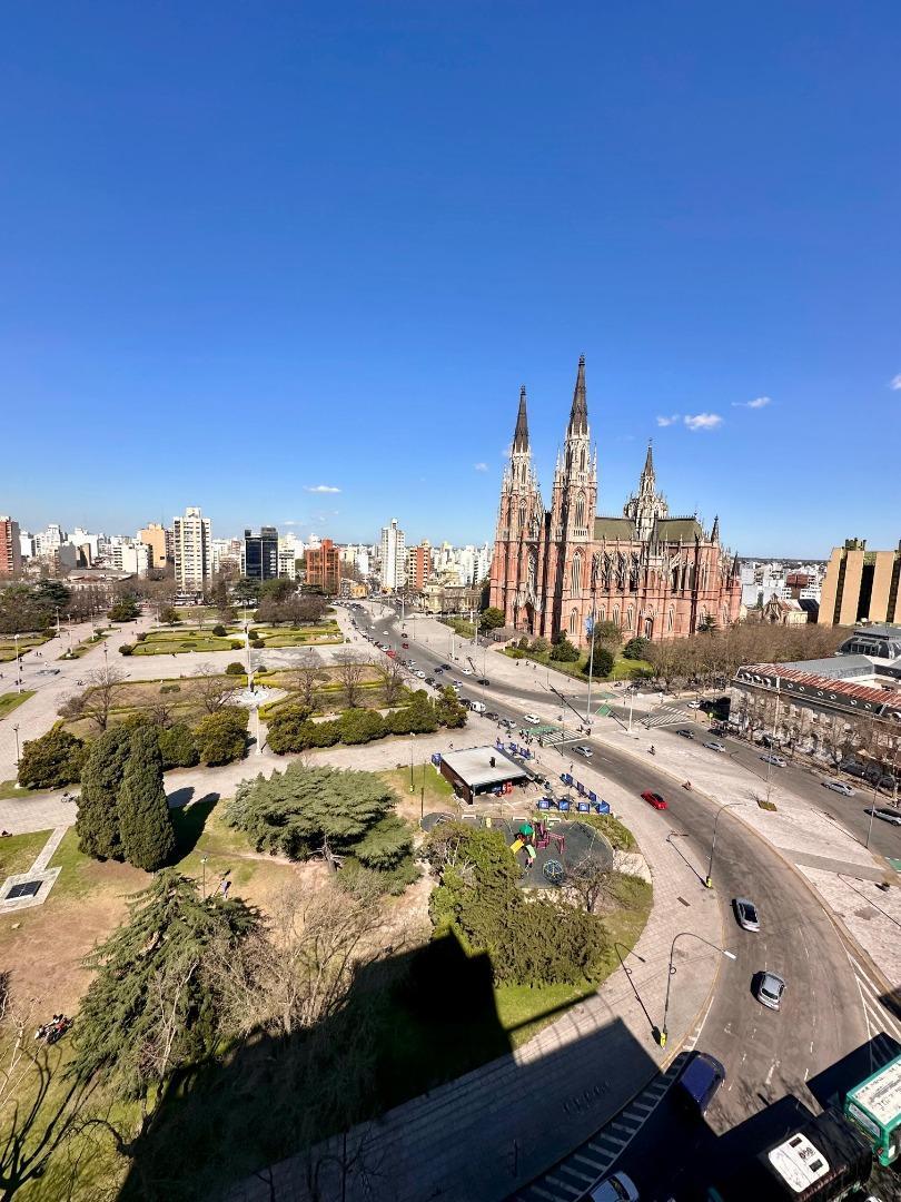 Excelente departamento 3 dormitorios en Plaza Moreno