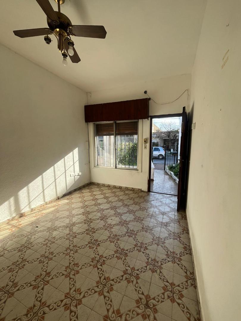 Depto Tipo Casa en Venta en Castelar Norte, USD 75.000