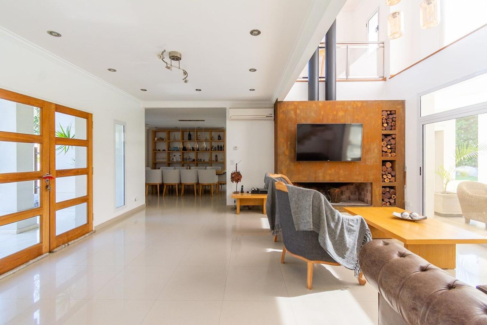 Casa 6 ambientes con 3 baños