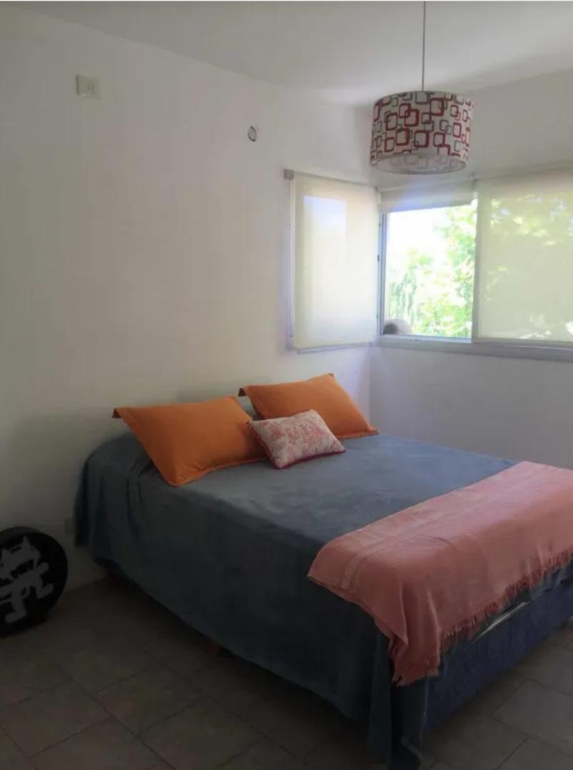 Casa en Alquiler con 4 cocheras