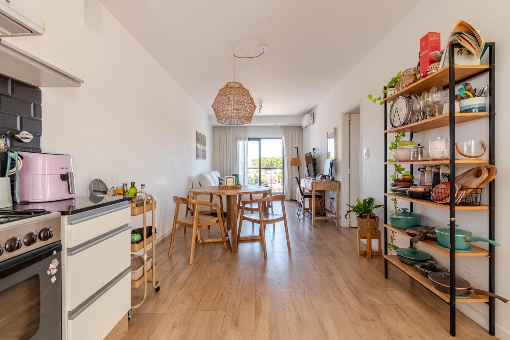 Departamento de tres ambientes con balcón y terraza propia a la venta en Victoria, San Fernando.