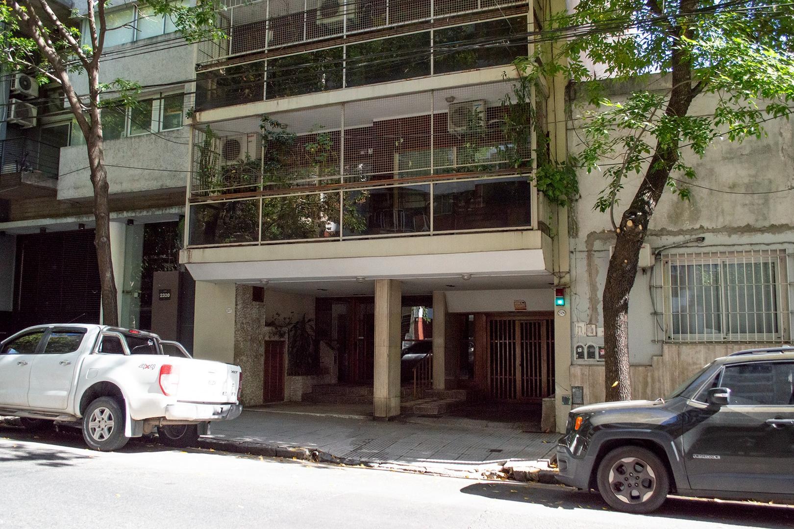 SEMIPISO DE 4 AMBIENTES C/ DEPEND y GUARDA AUTO