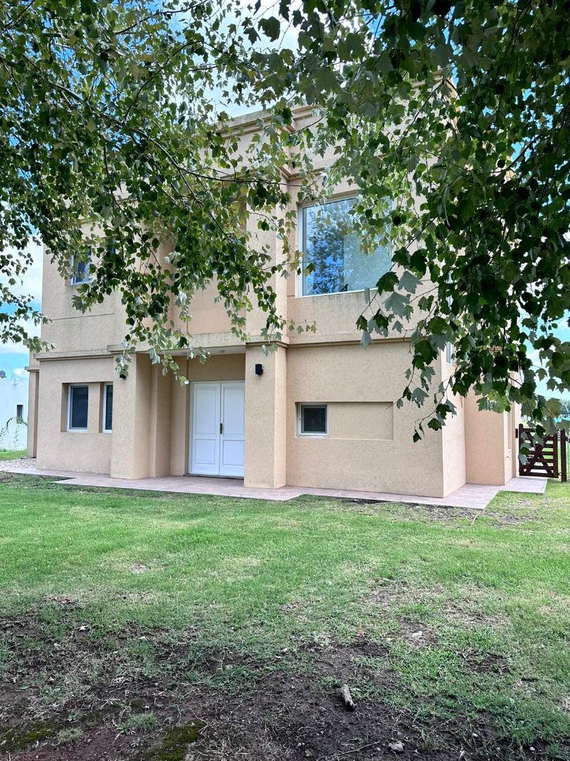 Casa en Alquiler 4 ambientes en Haras del Sur 3