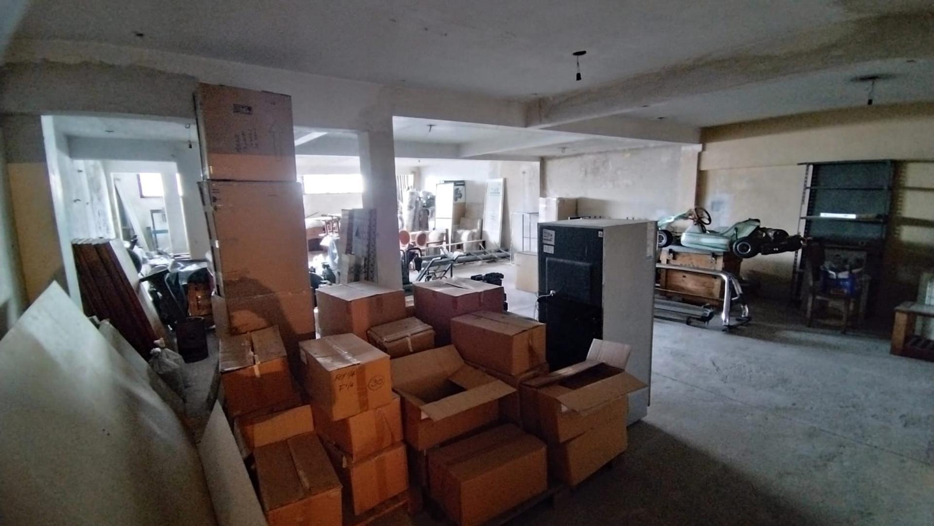 UNICO :: LOCAL 2 PLANTAS :: 1000MT2 :: MONTACARGAS ::