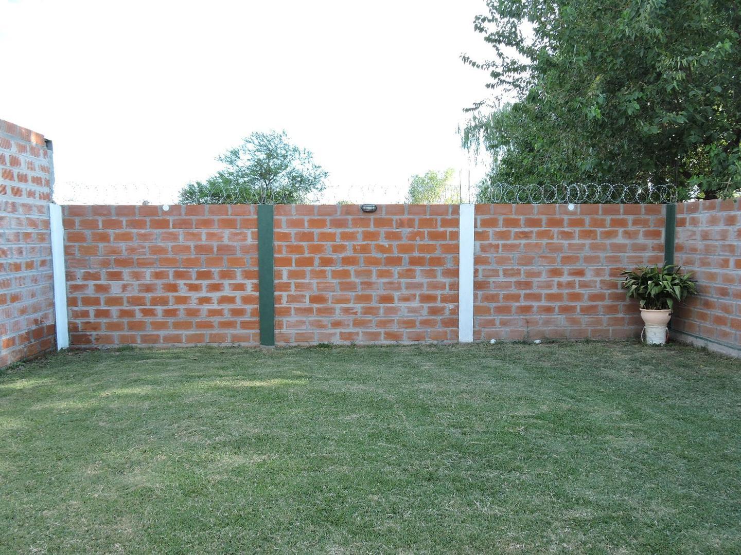 Casa 3 ambientes con 1 baño