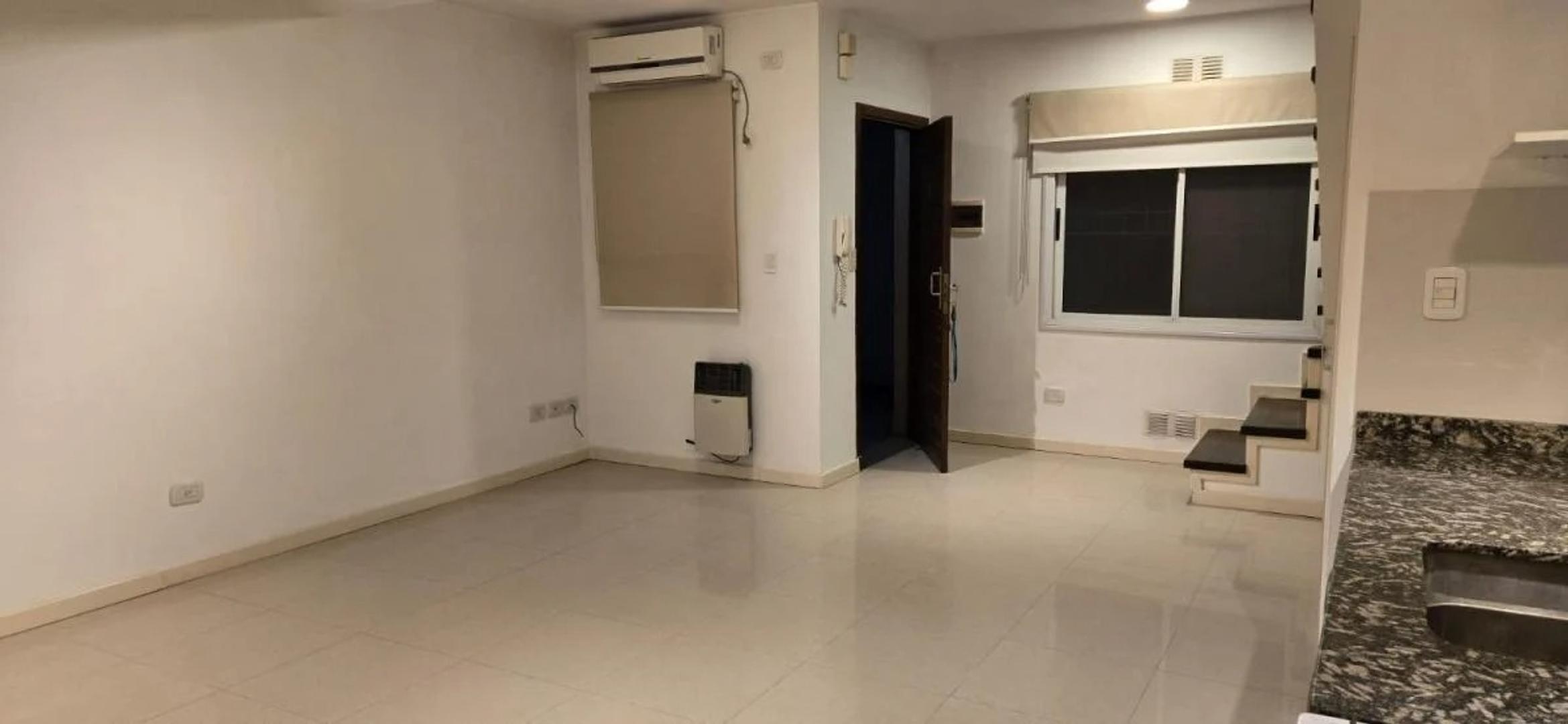 Depto Tipo Casa en Alquiler de 1 dormitorio