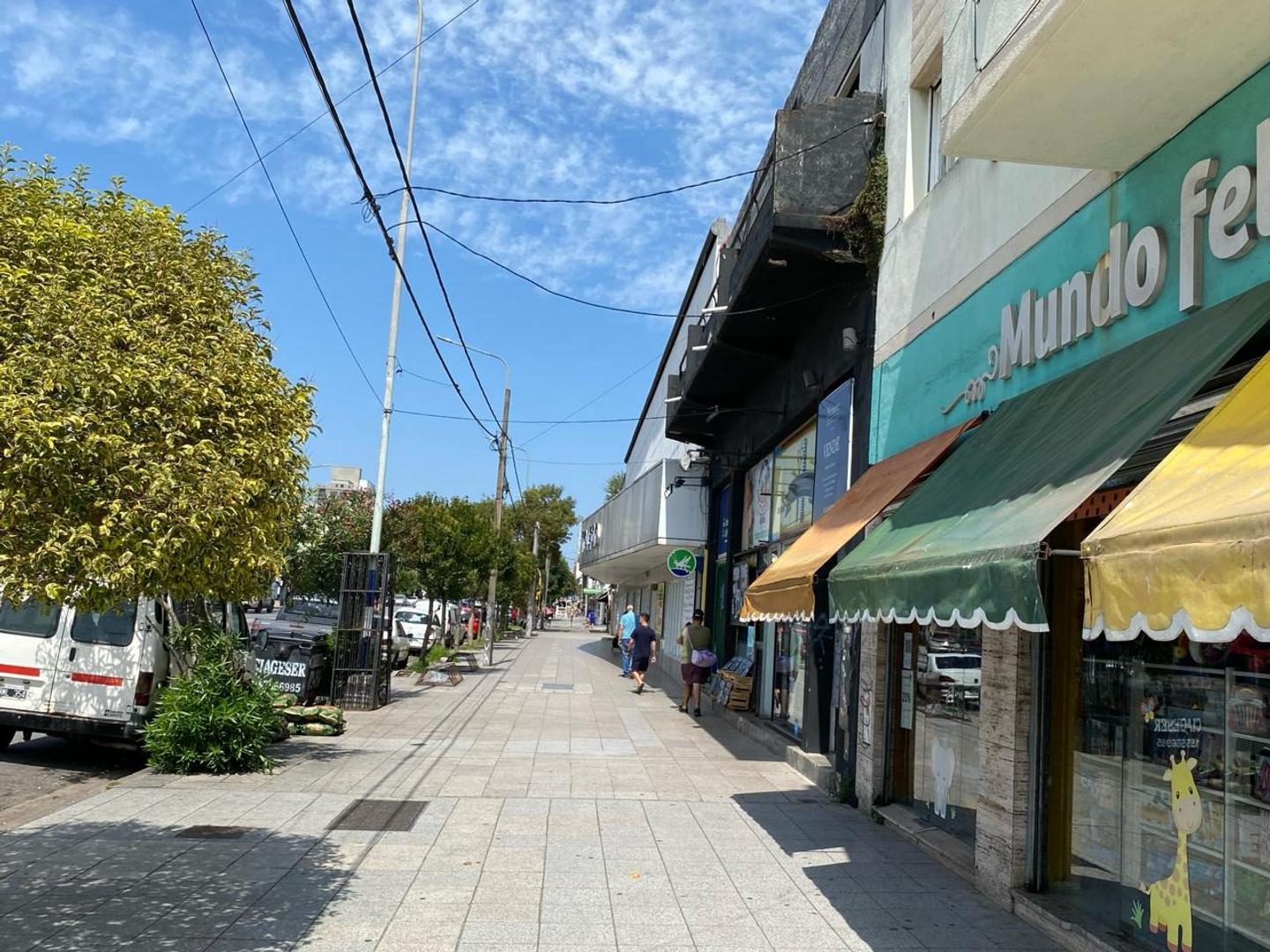 Av. Independencia 3400