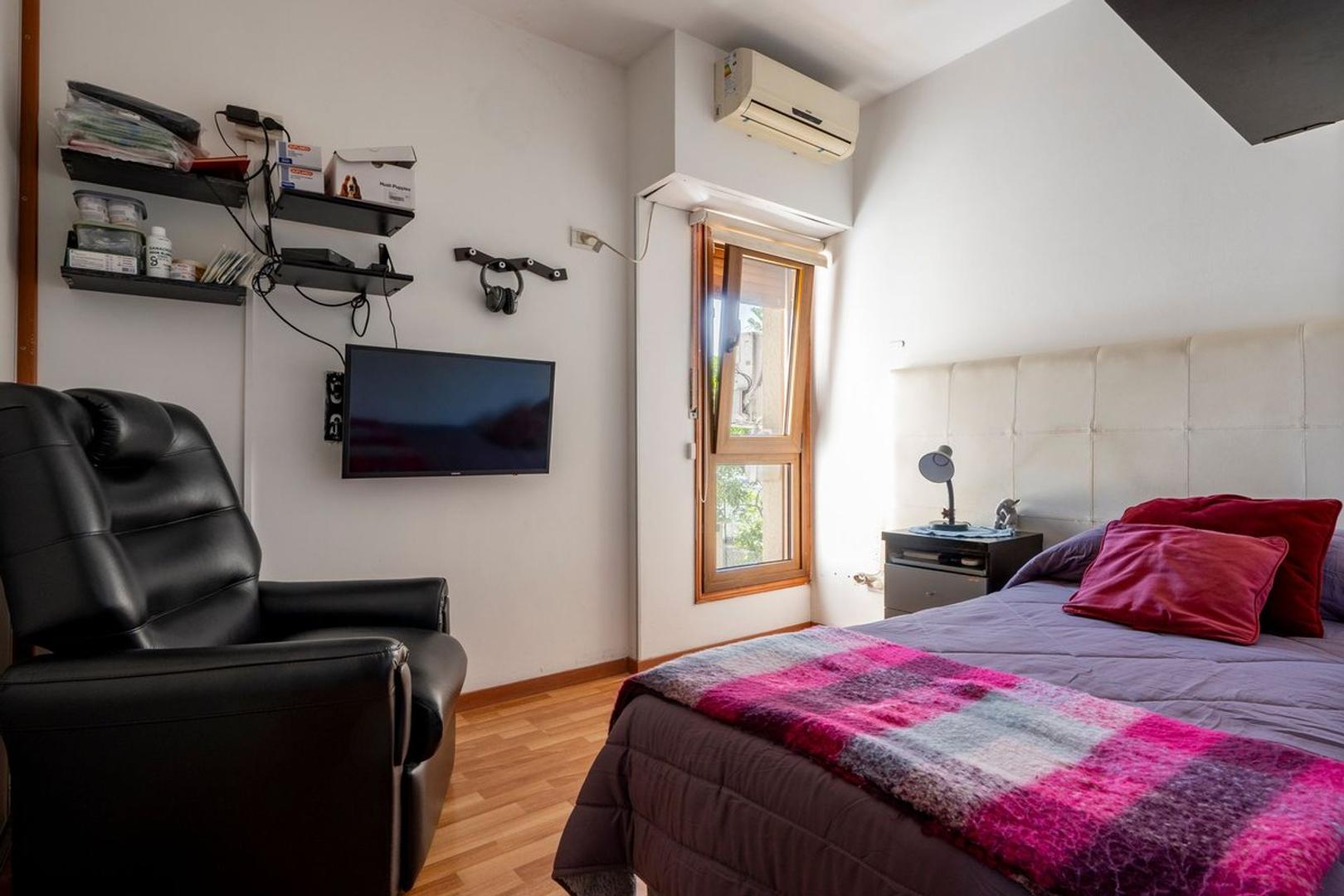 EN VENTA DUPLEX CON TERRAZA - MONTE CASTRO