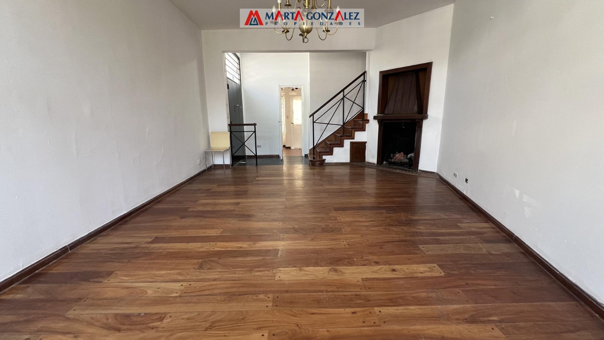 Casa en Alquiler con 1 cochera