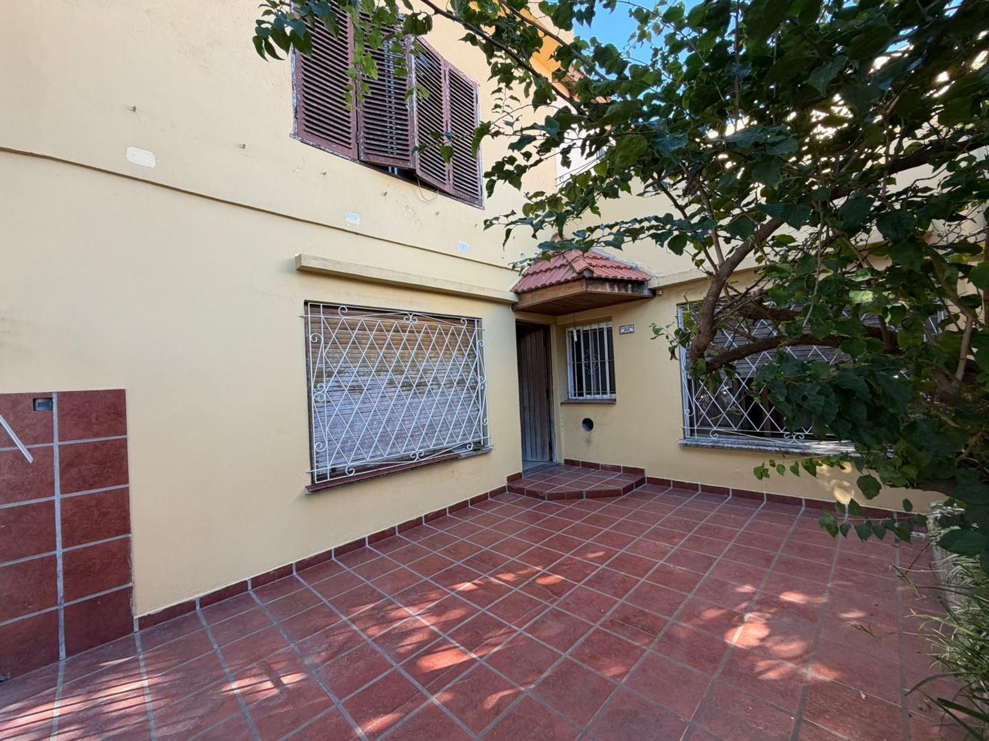 Depto Tipo Casa en Venta con 2 cochera