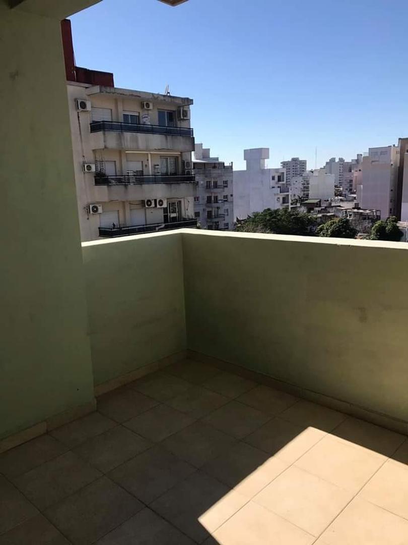 DE DOMINICHI Vende depto 2 dormitorios con cochera MP229